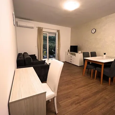 Apartment Goran 2 *