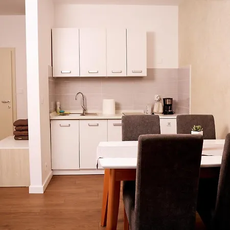 Apartment Goran 2 *